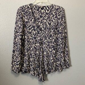 J. Jill blouse Women's XL Lavender Business Casual Leaf Sheer crepe like shirt